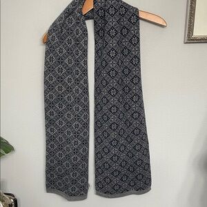 Elegant Navy and Gray Patterned Unisex Scarf